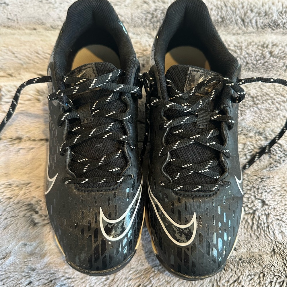 Girls Nike Black and White Softball Cleats